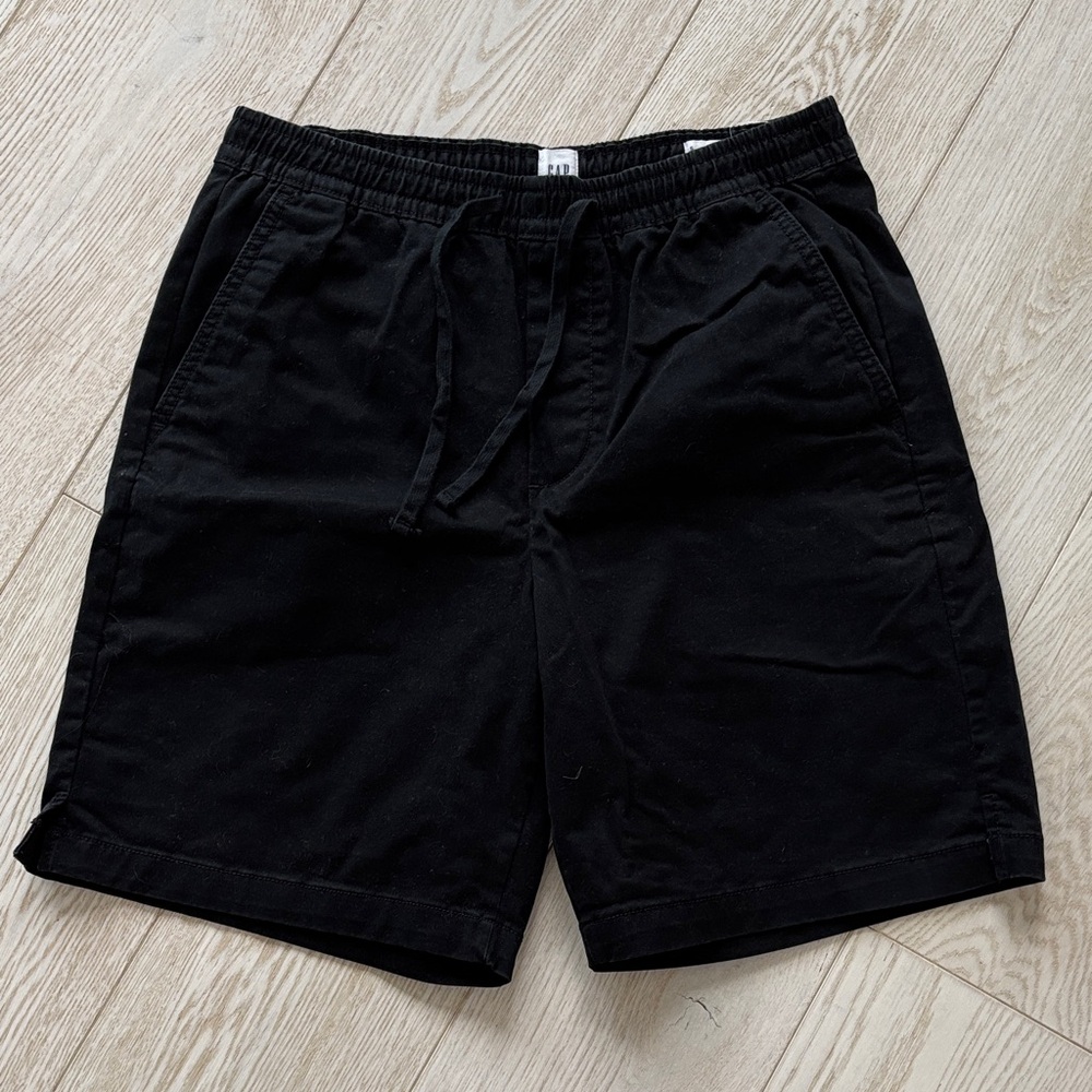 Men’s Gap size small pull on short.